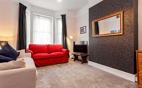Gorgeous Town Centre Apt With Courtyard Garden