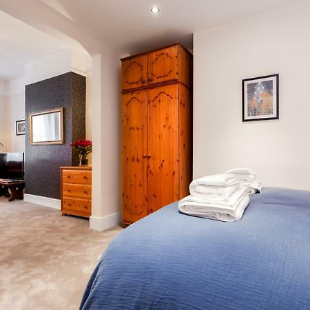 Gorgeous Town Centre Apt With Courtyard Garden Bournemouth Exterior photo