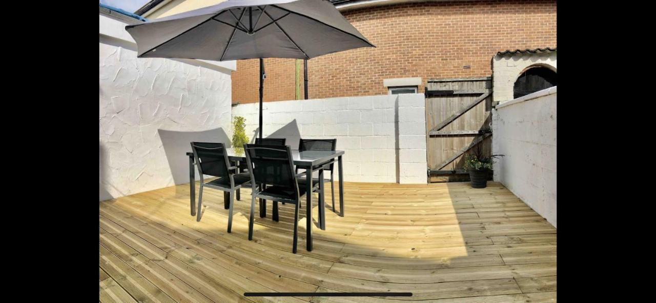 Gorgeous Town Centre Apt With Courtyard Garden Bournemouth Exterior photo